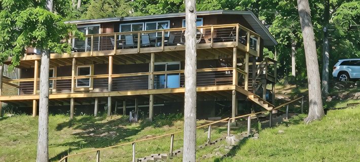 New! Modern!  Fire Pit!  Paddle Boards! 5 Bedrooms! On the water! Boat Dock! Hotels in Johnson County