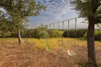 Peaceful Tiny Home on Hilltop with Gorgeous Sunsets & Scenic Views - Chalets