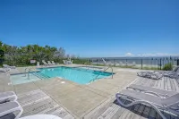 No Cleaning Fee! Brand New Double Queen Studio Condo w/ Waterfront Pool + Beach - Beach
