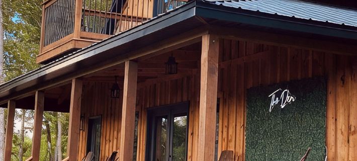 Luxury cabin on private drive. Fall foliage at its finest, waterfront access. Hotels in Oneida County
