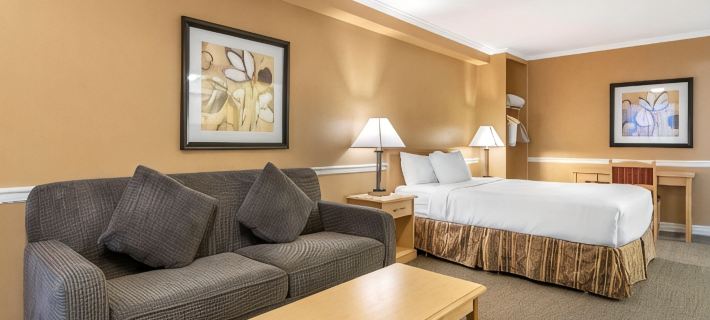 Econo Lodge Inn & Suites Hotels in Kelowna