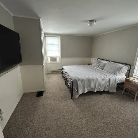 Cute Clayton Village Apartment. Dog friendly. With Boat Parking.