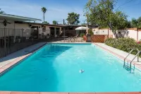 Beautiful home with pool,  private, close to UA & Downtown, arts. Great prices! - สระว่ายน้ำส่วนตัว
