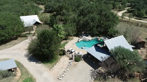16-Acre Resort Ranch with 4 Homes Included, Pool, Spa, Firepit &Gathering Spaces - 4-Sterne