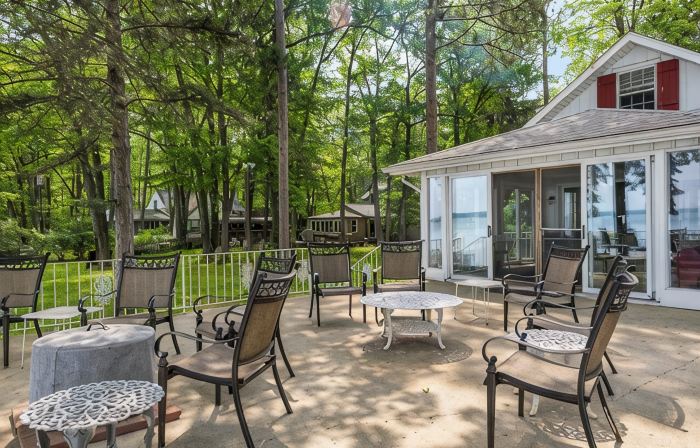 Higgins Lake - One Of A Kind Lakefront Lodge!