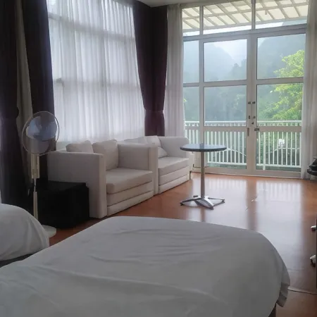 Bukit Cikahuripan Resort