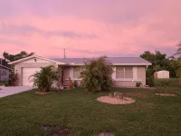 House with a heated pool - badewanne