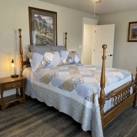 Remodeled country home w/firepit, super close to great hiking trails