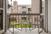 Walk to Downtown - Dual Primary Suites, Dog Friendly, Great Location - 4-Star