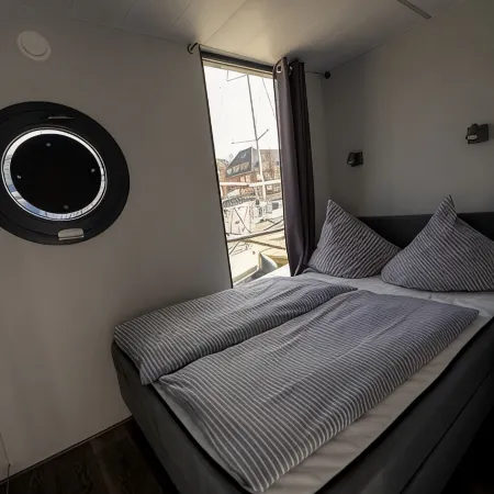 Houseboat Luv in Sonwik harbor with a view of Denmark