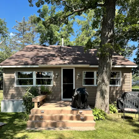 Nostalgic Northern Cabin tucked between 2 lakes & recreational river - Wadena Co