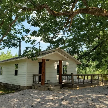 Completely remodeled 1940's farmhouse with Gorgeous pond views!! Hotels in Hot Spring County