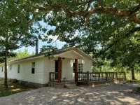 Completely remodeled 1940's farmhouse with Gorgeous pond views!! - Kitchenette