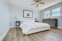 Pristine, airy beach home: sunsets, surf, golf, AC - 4つ星