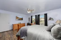 Remodeled, Quiet Hideaway with Private Hot Tub - 4-Star