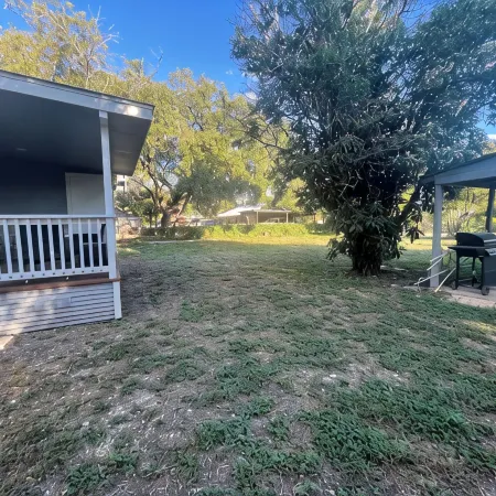 Charming 2-bedroom house with Heat, AC, Cable, WiFi in peaceful Hondo