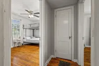 East Hill Oasis  Near Beaches & Downtown - Holiday Apartments