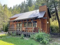 Buffalo Cabin -charming Alpine retreat w/ king bed - Homestays