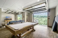 Tranquil Waters Retreat: Hot Tub, Pool & Lake Views