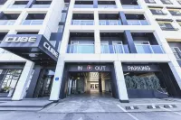 Hotel Cube - Motels