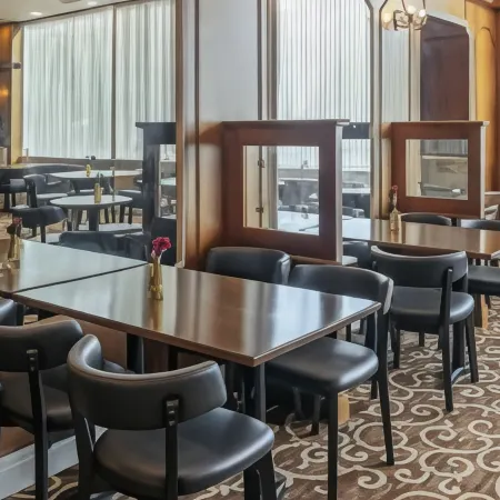 Russ Hill Hotel Отели в г. Доркинг