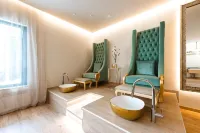 Adams Beach Hotel & Spa - Bathtub