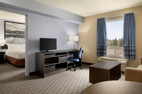 Super 8 by Wyndham Swan River MB - Motels
