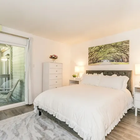 Slope-Side Studio Bliss Ski-InSki-Out, Renovated at Blue, Hot Tub, Fast Wi-Fi