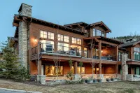 SPECTACULAR LUXURY SKI-IN / OUT HOME W/ SHUTTLE SVC. AMAZING SUMMER VIEWS. -  Privatzimmer