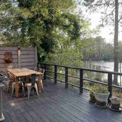Luxury Stay on a Lake Open Plan•Huge Kitchen•Games Rm Bar•Firepit Luxury•Bedding Hotel Exterior
