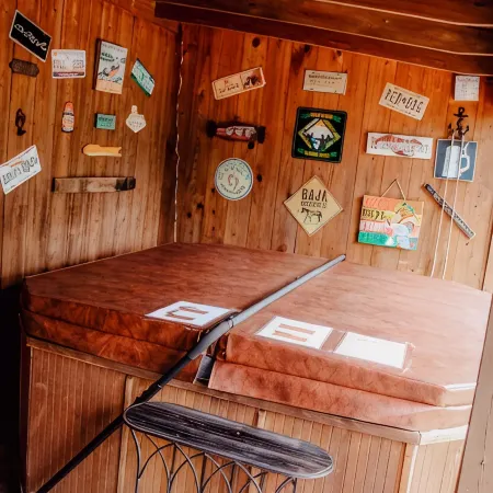 "Our Life" Creekside, Trout Fishing, Fire Pit, Hot Tub, WiFi and More...