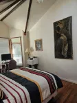 San Francisco Suburb French farmhouse - great location - 2-Star
