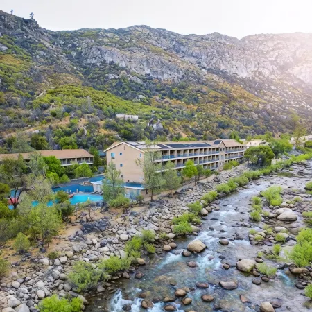 Yosemite View Lodge