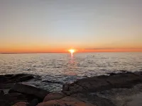 Walk to the ocean, very private. Secluded, woodsy location. - 3-Star