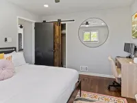 MKE 2 Bed W/ PKNG 15M Downtown - พร้อมระเบียง