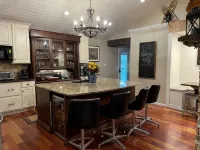Large Lakehouse with hot tub. walk to public beach in Twin Lakes WI - 按摩浴缸
