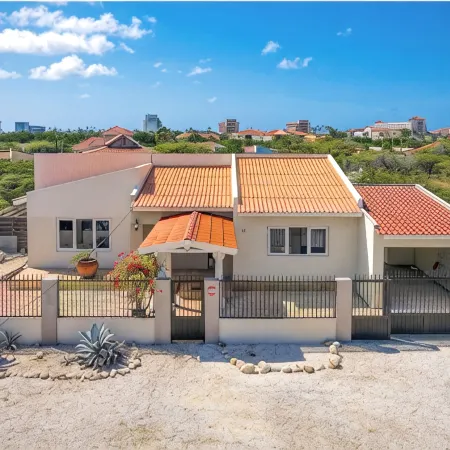 Sunny Palm Beach Villa - 3 min from beach