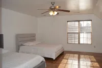 Hartman Casita! Quiet neighborhood.1 king Bed! - 3-Star