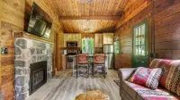 Cozy Log Cabin with Hot Tub - Chalets