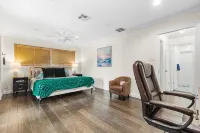 Beachside Luxe: Pool BBQ Spa - 3-Star