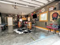 HotTub, PingPong, Firepit, 2 LivingRooms just .67 mi to beach - 4-Star