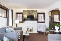 Cozy, Convenient Getaway 3Bd2Ba dog-friendly home in wonderful Akron, OH