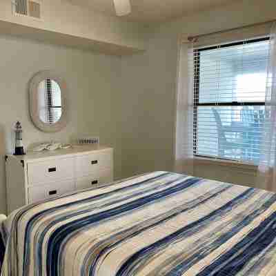 Condo with Ocean Views! Steps to the Sea! Sleeps 8. the Complex is Oceanfront! Rooms