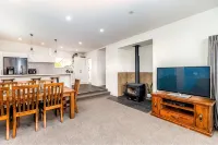 Spacious, modern, centrally located house. - Wifi