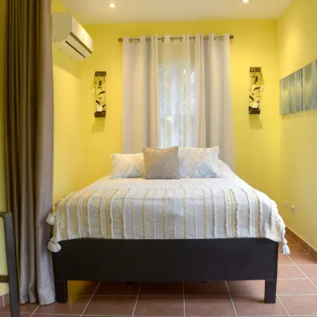 Paradise Found! Character filled close to beach, forest and amenities