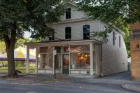 Vermont Downtown Oasis - Two Bedroom in Picturesque Downtown - Homestays