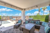 New 4 BR Brand new Heated Pool & Spa plus 2nd therapeutic Spa Putting Green!