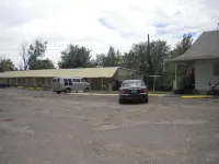 Riverside Motel - parking