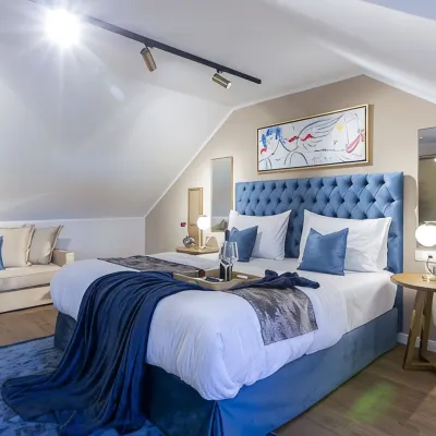 Delphi Hotel & Restaurant Hotels near Cranz