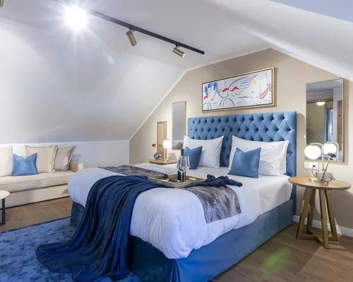Delphi Hotel & Restaurant Hotels near Cranz